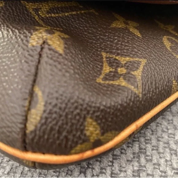 Louis Vuitton Classic Monogram Crossbody Bag - Picture 7 of 10